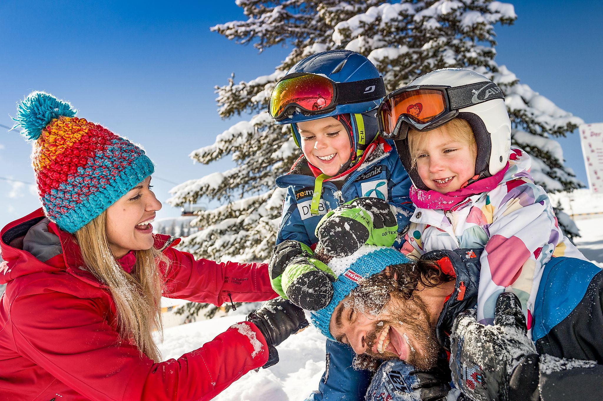 <p>Spaß im Schnee für die ganze Familie - erholsamen Ferien sind im Wintersportort Flachau garantiert.</p>